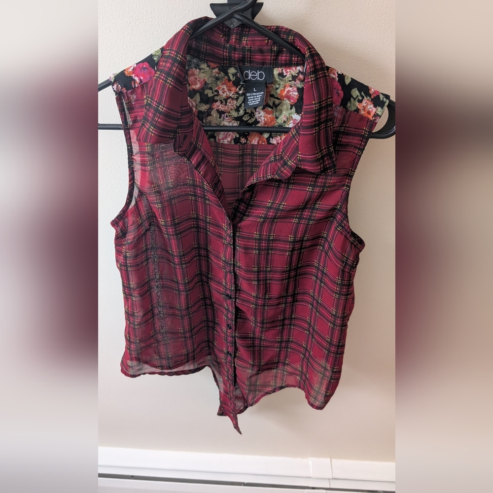 Deb sheer floral and plaid sleeveless top. Size large juniors